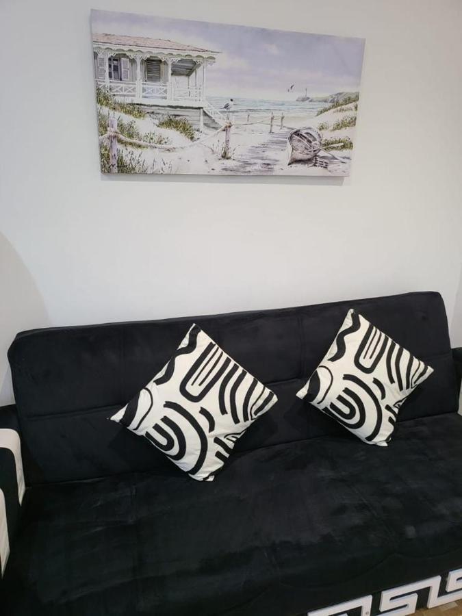 Fancy Basement Flat A London Exterior photo
