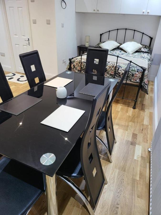 Fancy Basement Flat A London Exterior photo