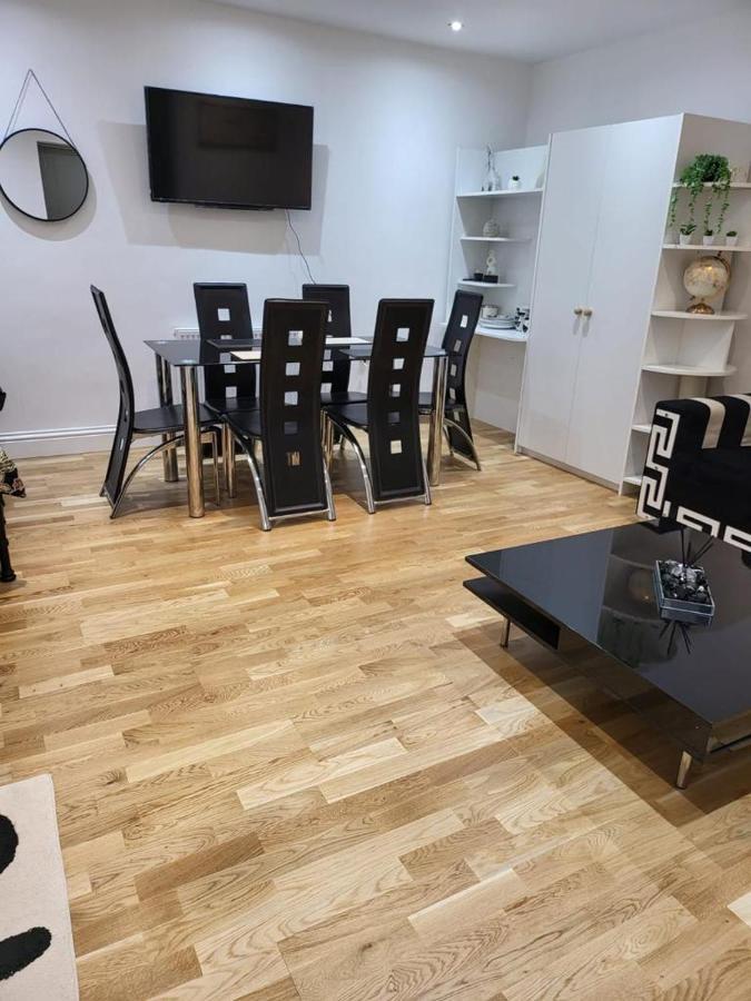 Fancy Basement Flat A London Exterior photo