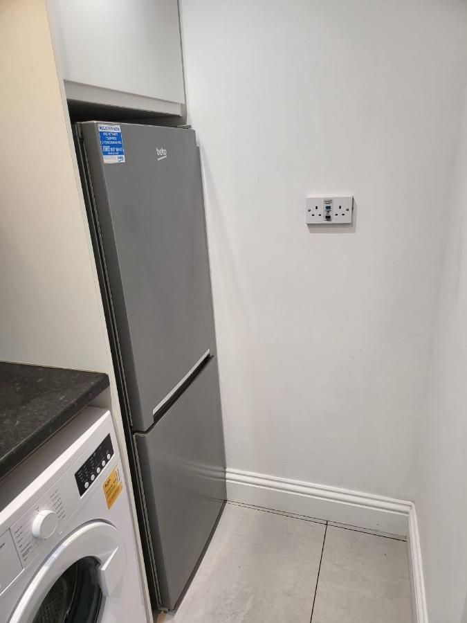 Fancy Basement Flat A London Exterior photo