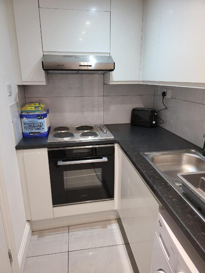 Fancy Basement Flat A London Exterior photo